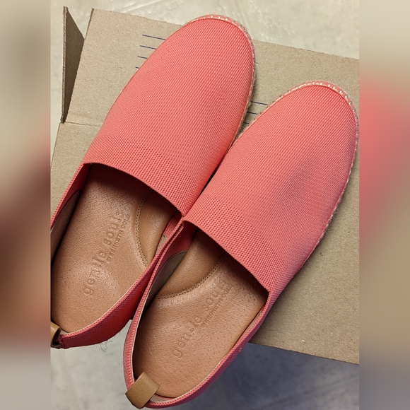 Kenneth Cole Shoes - Kenneth Cole Gentle Souls coral Lizzy slip on espadrilles size 8.5